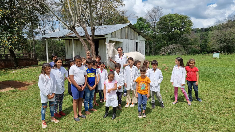 Compromiso y vocación en la escolaridad rural: “Toda una hermosa vida de enseñanza y aprendizaje”