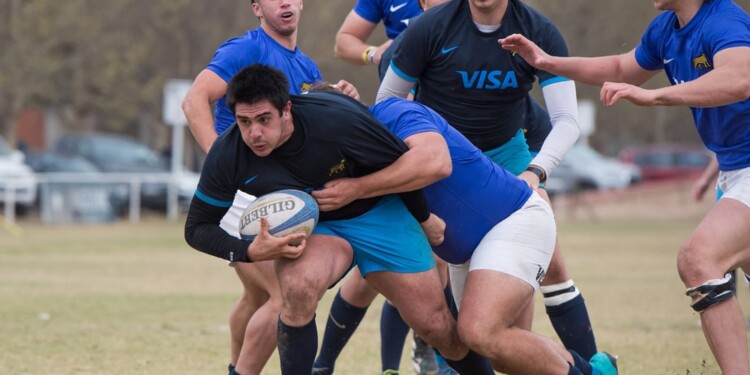 POTENCIA. Giuseppe Ceccarini pone el juego adelante, en un pasaje del partido Centro-Buenos Aires, en Córdoba.