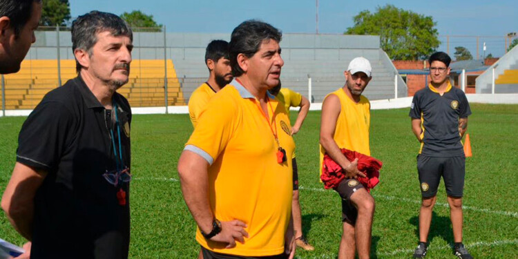 A LO CARUSO LOMBARDI. EL DT Gustavo Módica tiene fama de salvar a equipos comprometidos con el descenso. (Foto Prensa Crucero).