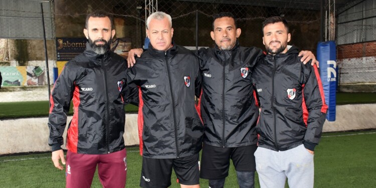 ILUSIONADOS. Kleinivin, Dutto, “Choco” Rodríguez y Young, cuerpo técnico de la Franja.