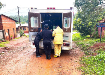 Una mujer está grave tras ser apuñalada por su vecina