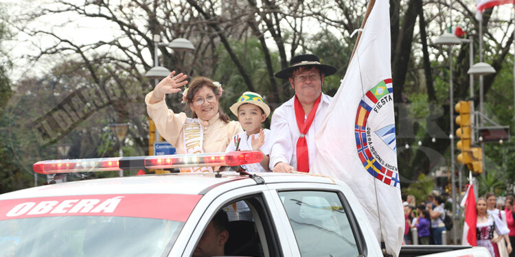 El tradicional desfile dio inicio a la 43ª Fiesta Nacional del Inmigrante