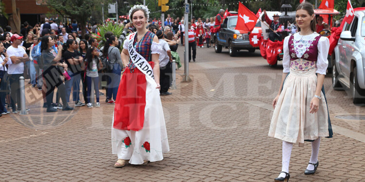 El tradicional desfile dio inicio a la 43ª Fiesta Nacional del Inmigrante