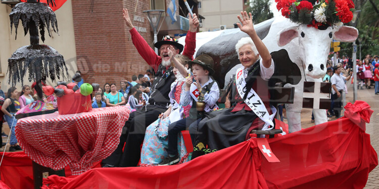 El tradicional desfile dio inicio a la 43ª Fiesta Nacional del Inmigrante