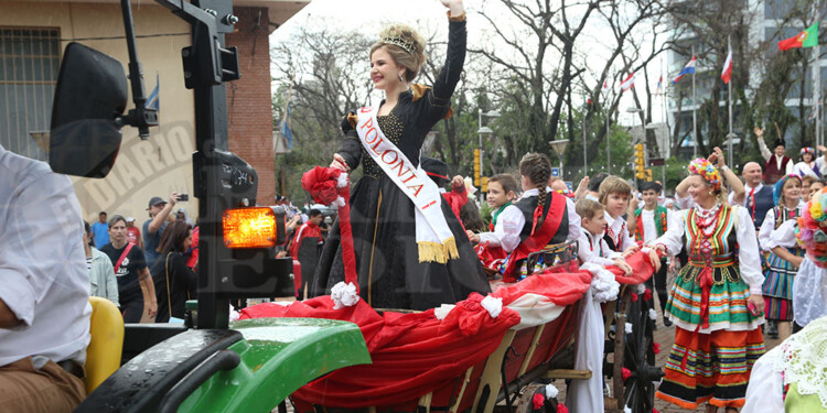 El tradicional desfile dio inicio a la 43ª Fiesta Nacional del Inmigrante