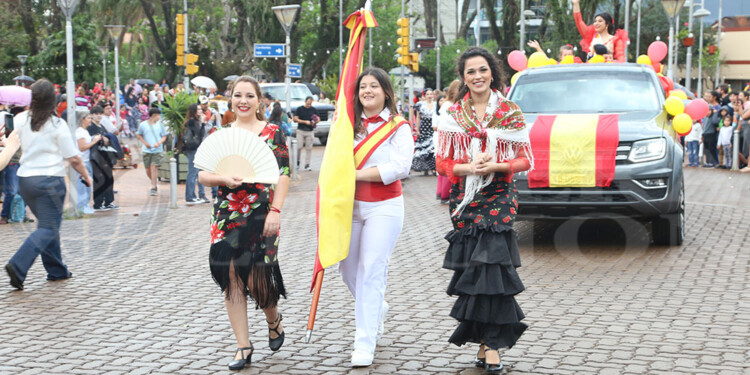 El tradicional desfile dio inicio a la 43ª Fiesta Nacional del Inmigrante