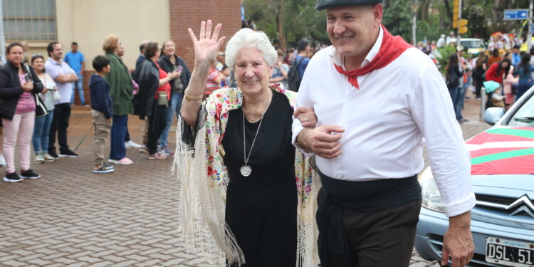 El tradicional desfile dio inicio a la 43ª Fiesta Nacional del Inmigrante