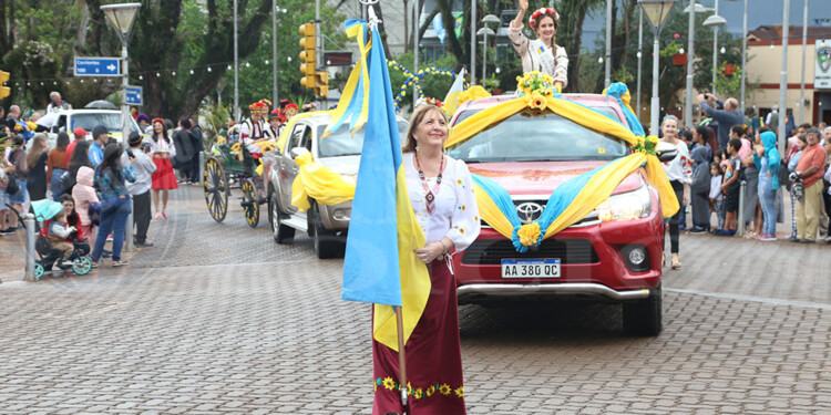 El tradicional desfile dio inicio a la 43ª Fiesta Nacional del Inmigrante