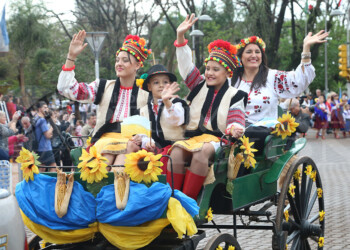 El tradicional desfile dio inicio a la 43ª Fiesta Nacional del Inmigrante