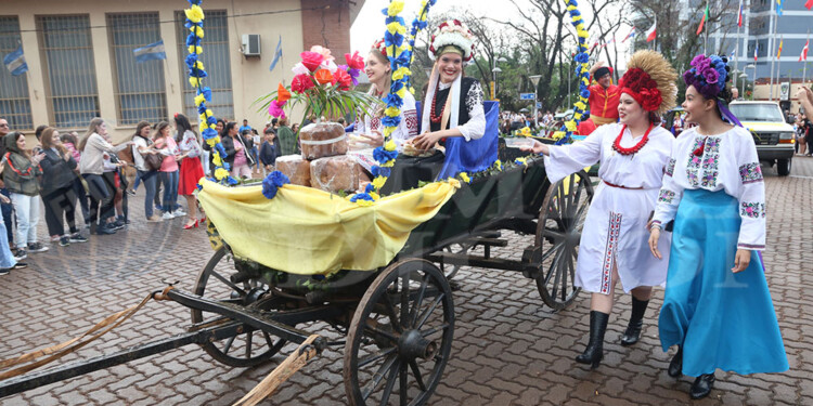 El tradicional desfile dio inicio a la 43ª Fiesta Nacional del Inmigrante