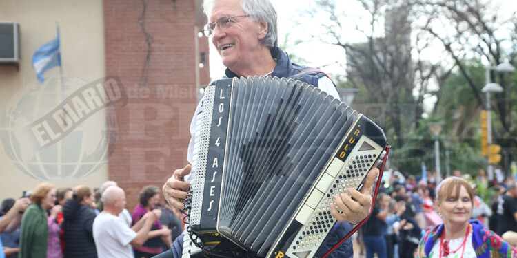 El tradicional desfile dio inicio a la 43ª Fiesta Nacional del Inmigrante