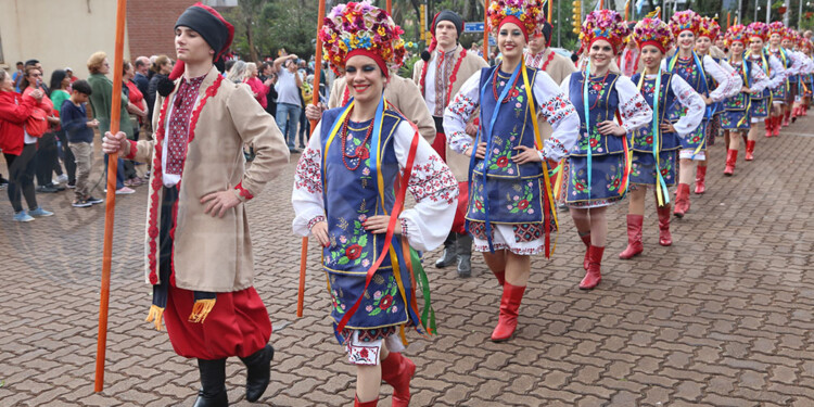 El tradicional desfile dio inicio a la 43ª Fiesta Nacional del Inmigrante