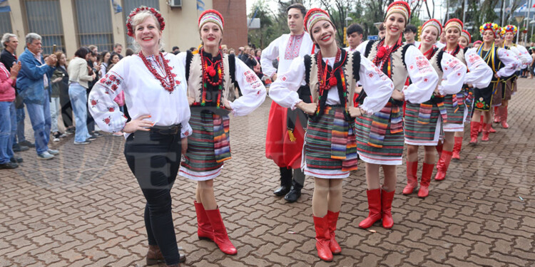 El tradicional desfile dio inicio a la 43ª Fiesta Nacional del Inmigrante