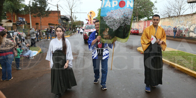 El tradicional desfile dio inicio a la 43ª Fiesta Nacional del Inmigrante