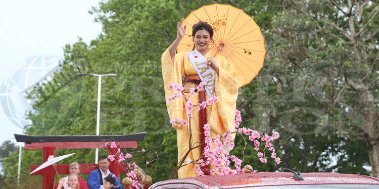 El tradicional desfile dio inicio a la 43ª Fiesta Nacional del Inmigrante