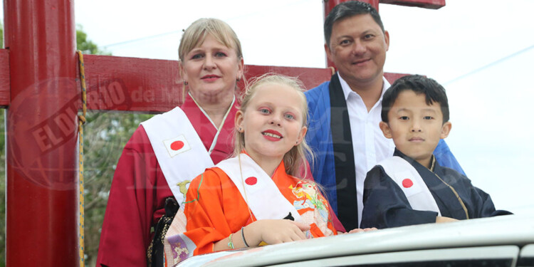 El tradicional desfile dio inicio a la 43ª Fiesta Nacional del Inmigrante
