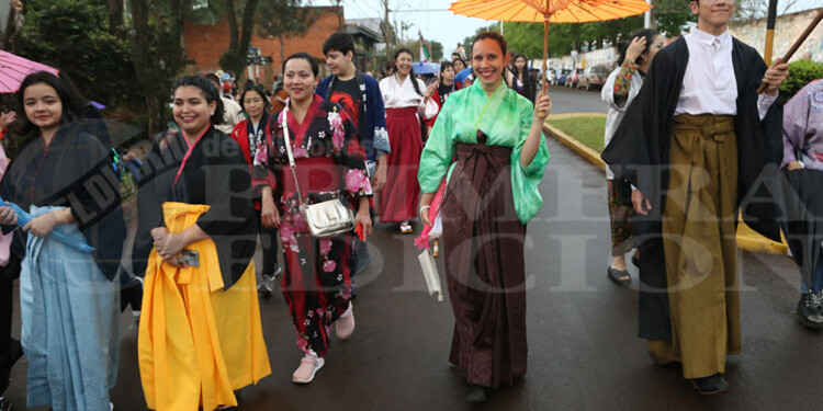 El tradicional desfile dio inicio a la 43ª Fiesta Nacional del Inmigrante