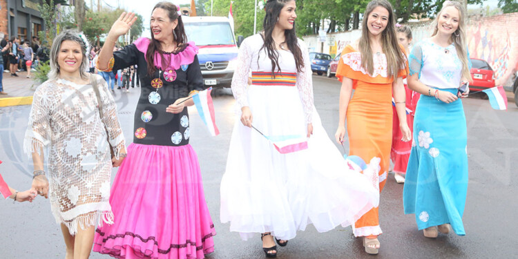 El tradicional desfile dio inicio a la 43ª Fiesta Nacional del Inmigrante