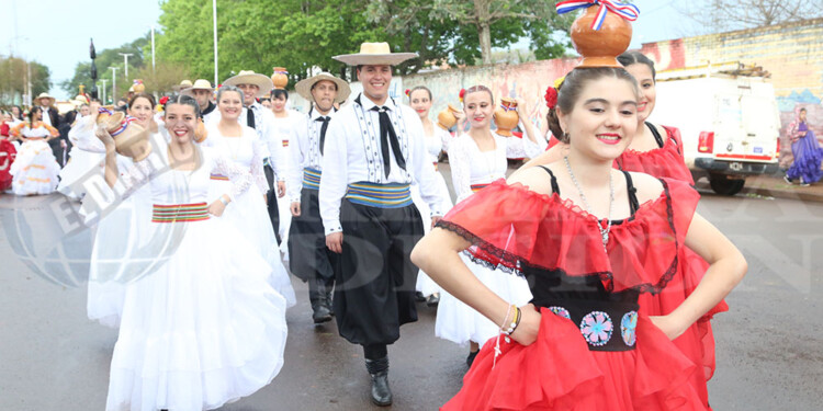 El tradicional desfile dio inicio a la 43ª Fiesta Nacional del Inmigrante
