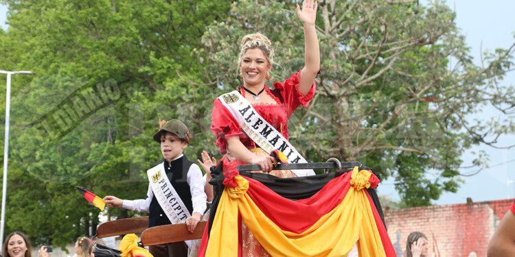 El tradicional desfile dio inicio a la 43ª Fiesta Nacional del Inmigrante