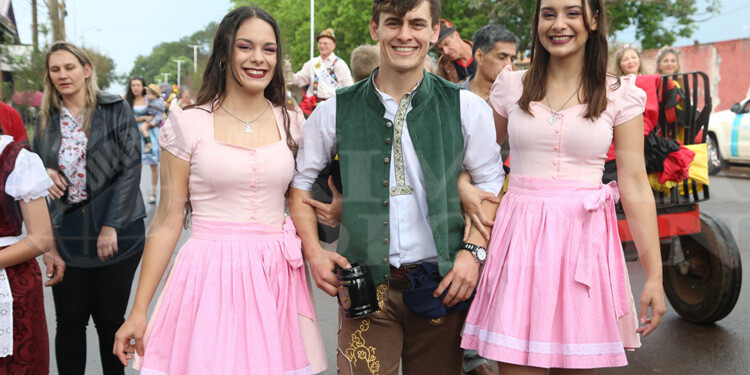 El tradicional desfile dio inicio a la 43ª Fiesta Nacional del Inmigrante