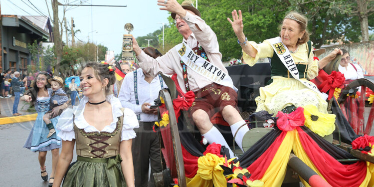 El tradicional desfile dio inicio a la 43ª Fiesta Nacional del Inmigrante