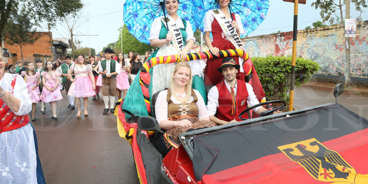 El tradicional desfile dio inicio a la 43ª Fiesta Nacional del Inmigrante
