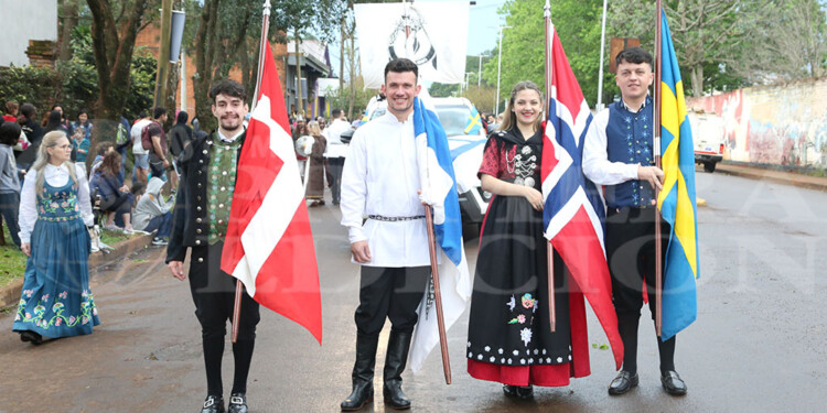 El tradicional desfile dio inicio a la 43ª Fiesta Nacional del Inmigrante