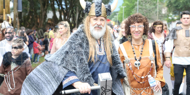 El tradicional desfile dio inicio a la 43ª Fiesta Nacional del Inmigrante