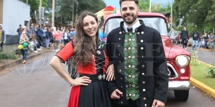 El tradicional desfile dio inicio a la 43ª Fiesta Nacional del Inmigrante