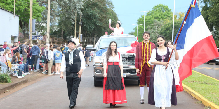 El tradicional desfile dio inicio a la 43ª Fiesta Nacional del Inmigrante