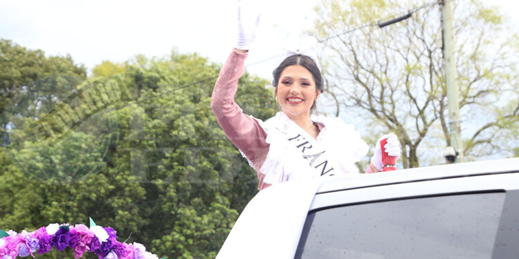 El tradicional desfile dio inicio a la 43ª Fiesta Nacional del Inmigrante