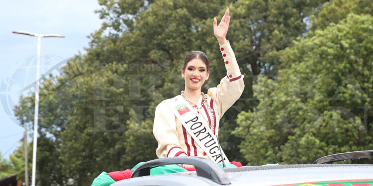 El tradicional desfile dio inicio a la 43ª Fiesta Nacional del Inmigrante