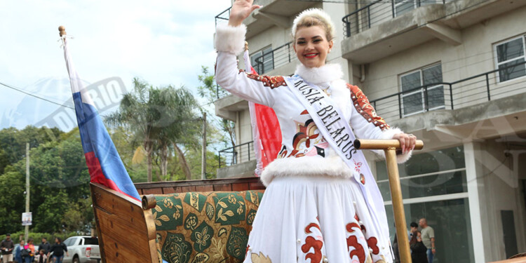 El tradicional desfile dio inicio a la 43ª Fiesta Nacional del Inmigrante