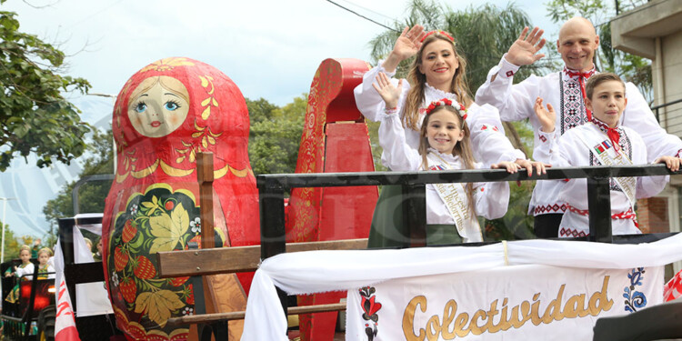 El tradicional desfile dio inicio a la 43ª Fiesta Nacional del Inmigrante