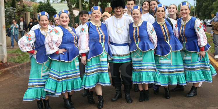 El tradicional desfile dio inicio a la 43ª Fiesta Nacional del Inmigrante
