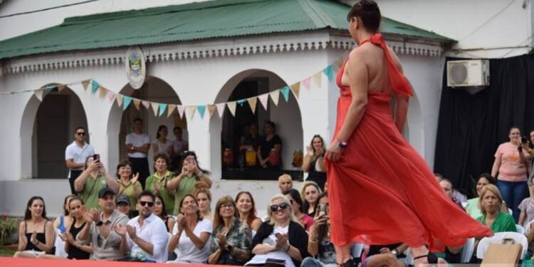 PASARELA. Las internas fueron protagonistas, desfilando sus propios diseños. También participó un grupo de modelos profesionales