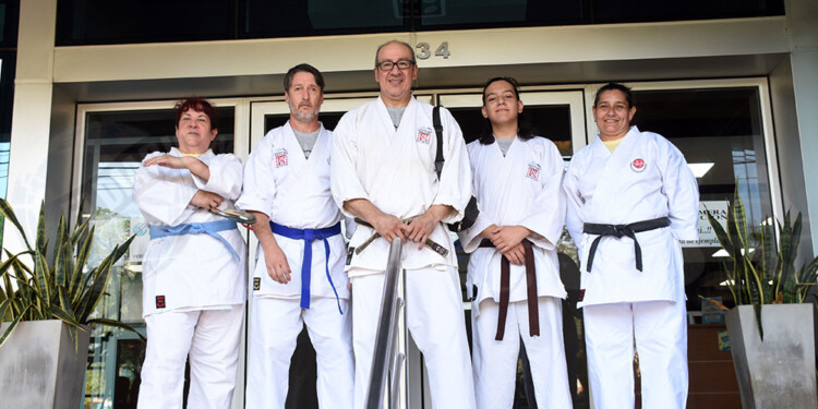 EL EQUIPO. Eva, Ale Mergel y Sergio Benítez, junto a Maxi y María González.