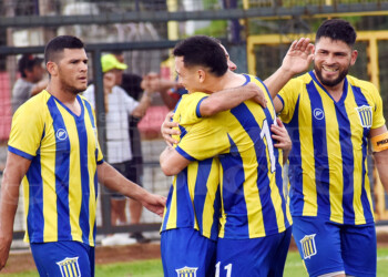 Mitre gustó, goleó y quedó a un paso de ser el campeón provincial