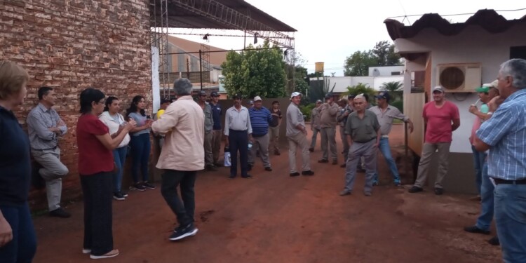 EN PARO. Los agentes municipales decidieron parar las actividades para que se apruebe el aumento al básico.