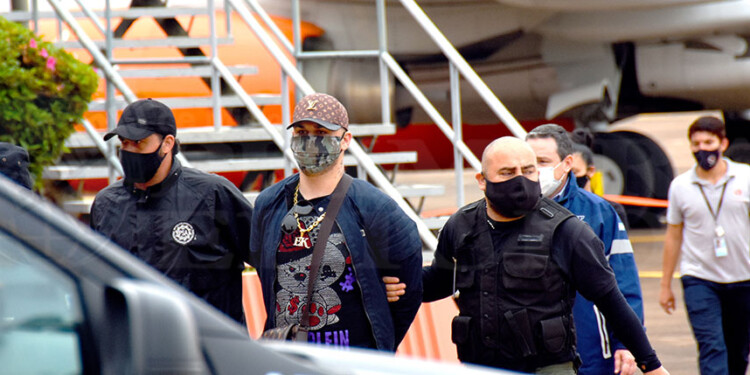 LA CAPTURA. El brasileño “EK” mostraba adoración al colombiano Pablo Escobar Gaviria y al mexicano Joaquín “El Chapo” Guzmán en sus redes sociales.