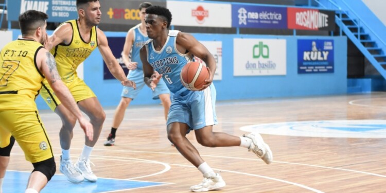 IMPORTANTE. Nicolás Quiroga (6) es uno de los valores del celeste obereño.