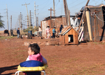“La pobreza es un escándalo y no se habla del tema en la campaña”