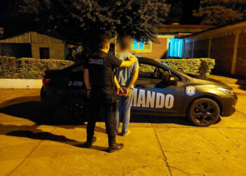 Intentó atropellar a su pareja, la golpeó y amenazó de muerte frente a su pequeño hijo