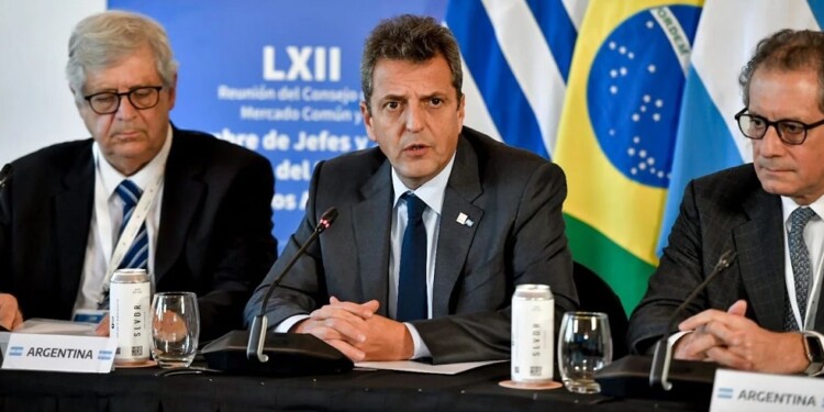 TRÍO. Rubinstein, vice de Economía, Massa, ministro de Economía y Pesce, presidente del BCRA.