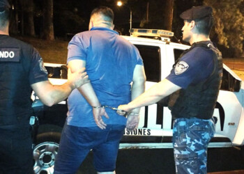 Expolicía condenado por robo de armas fue detenido por entorpecer un procedimiento