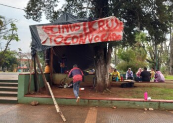 Kruse sigue ingresando a Puerto Piray escoltado por los vecinos