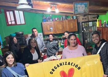 Juntan donaciones de verduras y carne para hacer un guiso solidario para unas 100 personas
