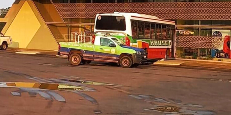 RETENIDO. Días atrás uno de los colectivos de la empresa Kruse fue secuestrado por personal municipal de Piray.