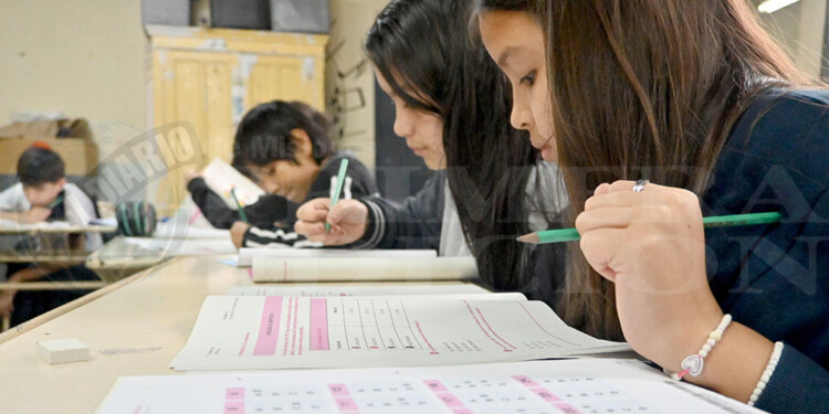 OPERATIVO. Los alumnos respondieron ítems cerrados de lengua y matemática, y también algunas preguntas abiertas.